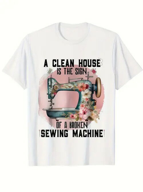 フロントにヴィンテージのミシンがプリントされ、ミシンの周りにピンクと白の花柄のアクセントが施され..