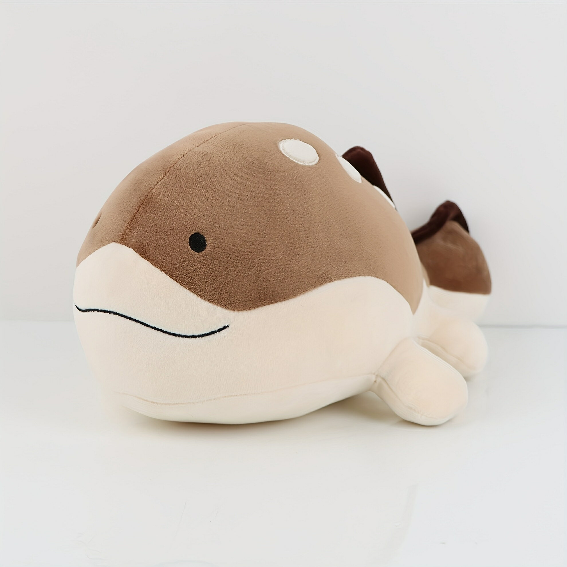 愛らしい笑顔の魚のぬいぐるみ枕 - ソファ＆ベッド用の柔らかく抱きしめたくなるデコレーション.のサムネイル