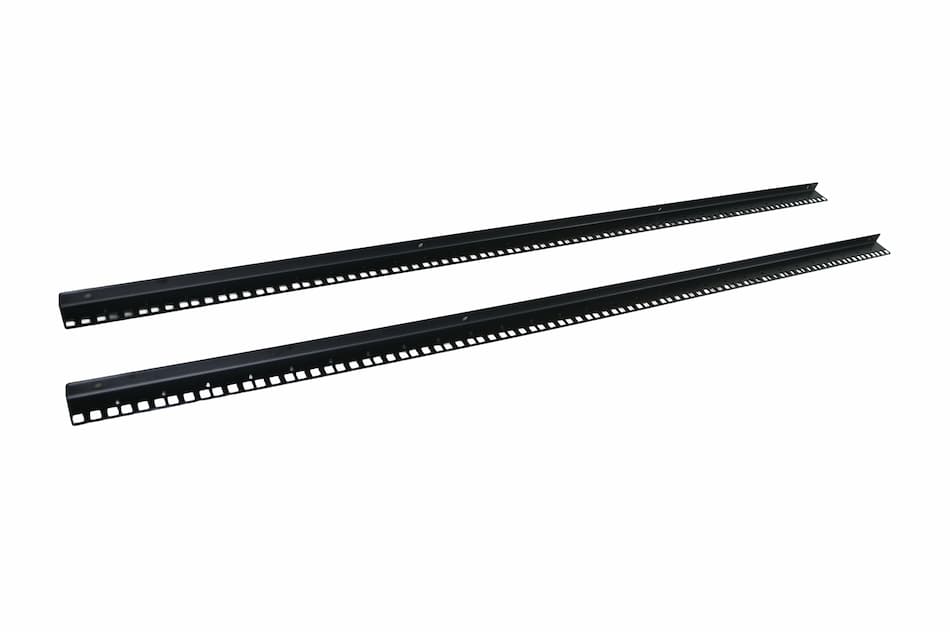 当社対応製品用の19インチマウントアングルです。 1セット2本入りです。 対応製品に取り付けることで、19インチ機器を固定できます。 【対応製品】 ・防塵ラック　TidyBox30U ・防塵ラック　TidyBox30UD ※前後にマウントアングルが必要な機器を設置する場合は、本商品を追加で1セットご購入ください。 ※本商品はマウントアングルのみです。本体・機器は付属しません。 付属品：取付ネジ*8本　ケージナット*20本(5U分)