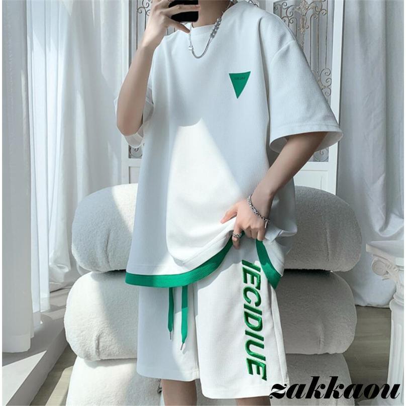 Tシャツ+ショートパンツ　上下セット。普段に着こなしやすいメンズセットアップ。◆素材：綿◆サイズ：　M：バスト104cm　着丈71cm　ウエストはゴム　L：バスト108cm　着丈72cm　ウエストはゴム　XL：バスト112cm　着丈73cm　ウエストはゴム　2XL：バスト116cm　着丈74cm　ウエストはゴム　3XL：バスト120cm　着丈75cm　ウエストはゴム　4XL：バスト124cm　着丈76cm　ウエストはゴム　5XL：バスト128cm　着丈77cm　ウエストはゴム注意事項：★サイズ数字は目安です。商品により若干の誤差がございます。★PC、環境、光の具合等により、色のイメージが画像と若干異なる場合が御座います。