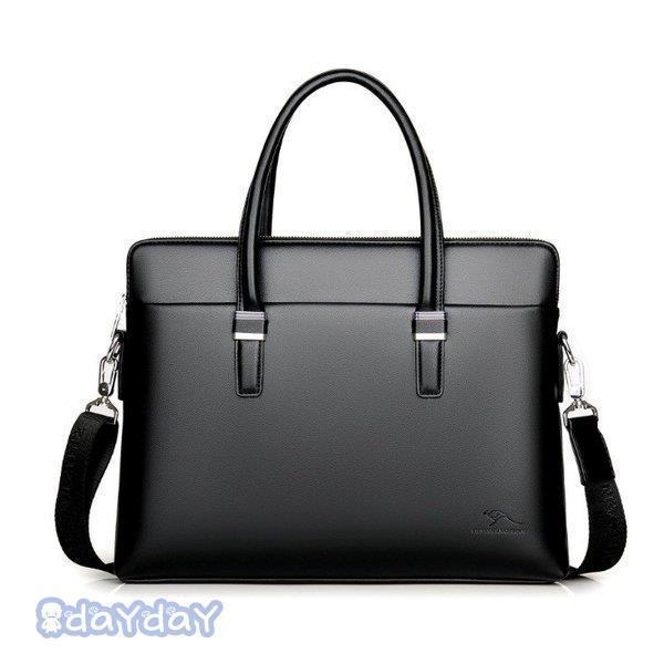 【商品詳細】◆【素材】PUレザー◆カラー：ブラック、ブラウン、◆サイズ：ヨコ39cm／タテ28.5/cm／マチ6cm◆重 さ：0.8kg※サイズはメジャーによる平置き実寸サイズです。若干の誤差はご了承ください。※PC環境や撮影状況などの違いにより実際のお色とは若干異なる場合がございます。※素材の性質上耐久性には限界がございますので、過度の重量物を中に入れてのご使用はお避けください。※素材の特性上、こすったり、ひっかけたりして鞄に破損が生じる場合やデリケートな衣類などを傷つけたりするケースもありますので、ご使用の際には充分にご注意下さい。
