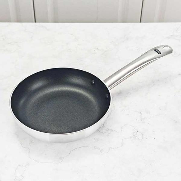 zeroandoneのガス火対応 24cm IH対応 22cm 18cm テフロン不使用 ステンレスハンドル おしゃれ キッチン フライパン フッ素不使用 鍋 調理器具｜アングル3