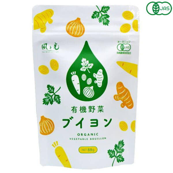 風と光 有機野菜ブイヨンは有機JAS認証の野菜ブイヨンです、スープや煮込み料理の隠し味としてお使いいただける万能調味料です。 洋食はもちろん、中華や和食にも相性の良い有機野菜ブイヨンです。 オーガニックの玉ねぎ、パセリ、にんじんなどの野菜を原料として作られており、料理の味を引き立てます。 スープや煮込み料理の隠し味としてお手軽にお使いいただける万能調味料です。 ぜひ様々な用途にお試しください。 ＜風と光＞ 私たちは「食の物語」を紡いでいます 最近ではスーパーに並ぶ食品にも、「無添加」「無着色」「有機栽培」「特別栽培」「塩分控えめ」といった表示をごく普通に見かけるようになりました。 私たちは、「環境や地域に関わりながら食品をつくる人々」という食の物語を作る一員にもなっていきたいと考えています。 そのためには、食べ物を作り出した人の顔や土地、そこにある風景や気候、こだわりの想い、食べ物が持つ物語まで伝えること。そして、そこから生産者、その食べ物を口にするすべての人々が、健康で幸せでいられること…。 そのような点と点が結びついて線になり、最後には丸い輪になって循環し、想いが繋がってゆくことが大切ではないでしょうか。 それこそが、私たちの「食の物語」です。 ■商品名：ブイヨン オーガニック コンソメ 風と光 有機野菜ブイヨン スープの素 ベジタリアン ヴィーガン 無添加 だし 西洋 洋風 粉末 送料無料 ■内容量：88g ■原材料名：食塩、有機マルトデキストリン、有機菜種たんぱく加水分解物、有機ひまわり油、有機砂糖、有機玉ねぎ、有機パセリ、有機ターメリック、有機米粉、有機にんじん、有機ナツメグ／香料 ■栄養成分表示：小さじ 5gあたり エネルギー：10Kcal たんぱく質：0.1g 脂質：0.3g 炭水化物：1.8g 食塩相当量：2.7g ■メーカー或いは販売者：風と光 ■賞味期限：パッケージに記載 ■保存方法：直射日光を避け、常温で保存して下さい。 ■区分：食品 有機JAS ■製造国：オーストラリア【免責事項】 ※記載の賞味期限は製造日からの日数です。実際の期日についてはお問い合わせください。 ※自社サイトと在庫を共有しているためタイミングによっては欠品、お取り寄せ、キャンセルとなる場合がございます。 ※商品リニューアル等により、パッケージや商品内容がお届け商品と一部異なる場合がございます。 ※メール便はポスト投函です。代引きはご利用できません。厚み制限（3cm以下）があるため簡易包装となります。 外装ダメージについては免責とさせていただきます。