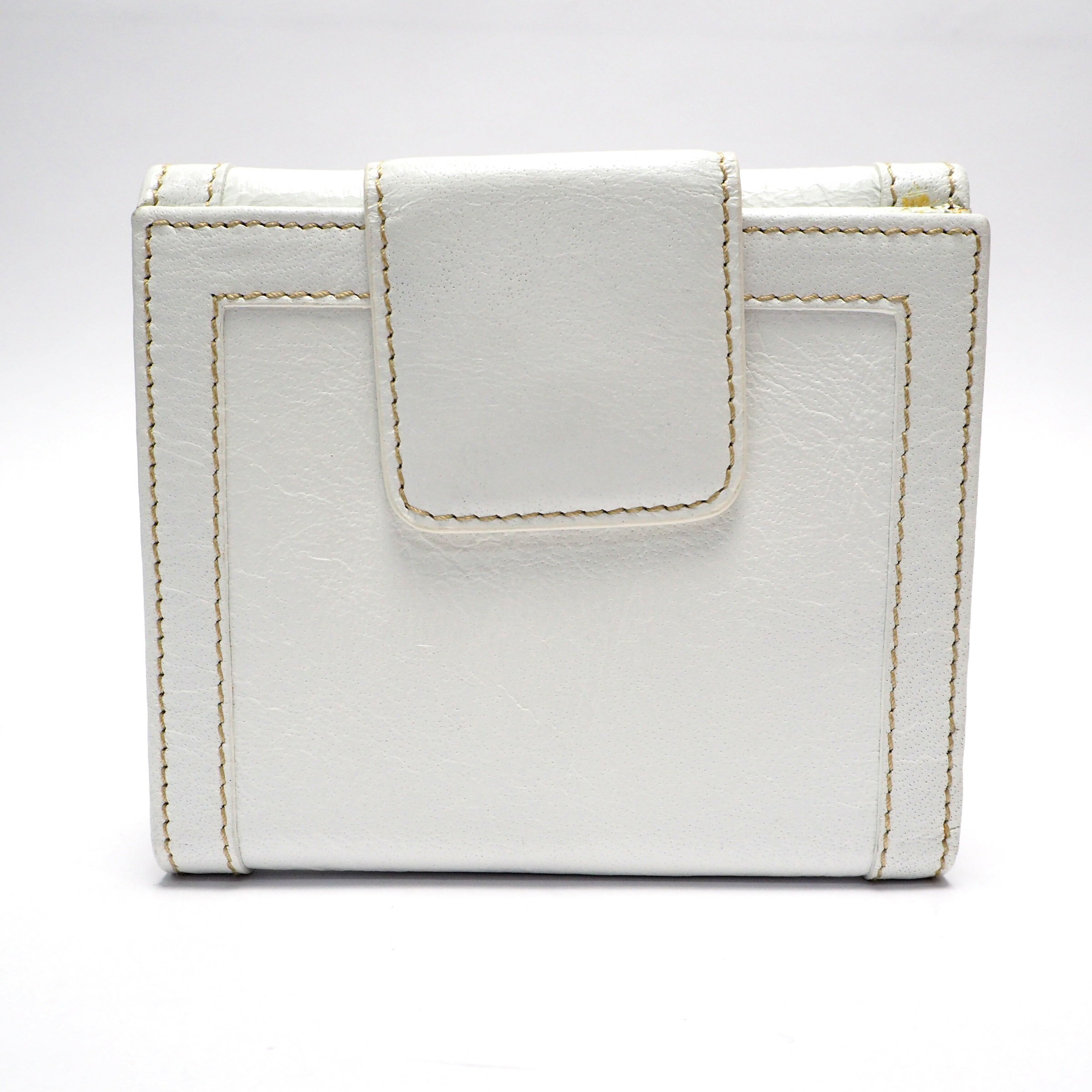 【中古】【良い】 BVLGARI ブルガリ ブルガリブルガリ 二つ折り財布 ミニ財布 コンパクトウォレット レディース 婦人用 シンプル バッファローレザー ホワイト/ゴールド