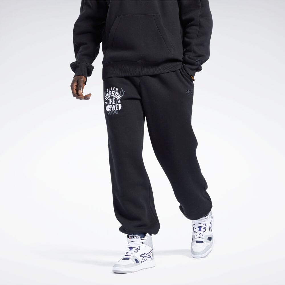 (リーボック) Reebok アレンアイバーソン スウェットパンツ パンツ バスケットボール メンズ MENS NBA BB IVERSON FLEECE PANT HB1191 BLACK 【リーボック正規取扱店】 【FABLIC】 綿 80%ポリエステル 20% 【SIZE】 M(M)/JASPO： 身長 167〜173チェスト 89〜95ウエスト 75〜81 L(L)/JASPO： 身長 172〜178チェスト 93〜99ウエスト 79〜85 O(XL)/JASPO： 身長 177〜183チェスト 97〜103ウエスト 83〜89 XO(XXL)/JASPO： 身長 182〜188チェスト 101〜107ウエスト 87〜93 2XO(XXXL)/JASPO： 身長 187〜193チェスト 105〜111ウエスト 91〜97 【DETAIL】 ・USのプロバスケットボールリーグNBAの殿堂入りプレーヤーである「アレン・アイバーソン」。 ・Reebokは早い段階からその運動能力の高さで注目されていた彼と、ルーキーイヤーである1996年より契約。 ・彼のスタイルを彷彿とされるアイバーソンアパレルコレクションが登場。 【ご注意】 ・撮影時のフラッシュ等により実際の色と異なる場合がございます。 ・実店舗での販売も致しております。売れ違いの際はキャンセルをさせていただく場合もございますのでご了承ください。