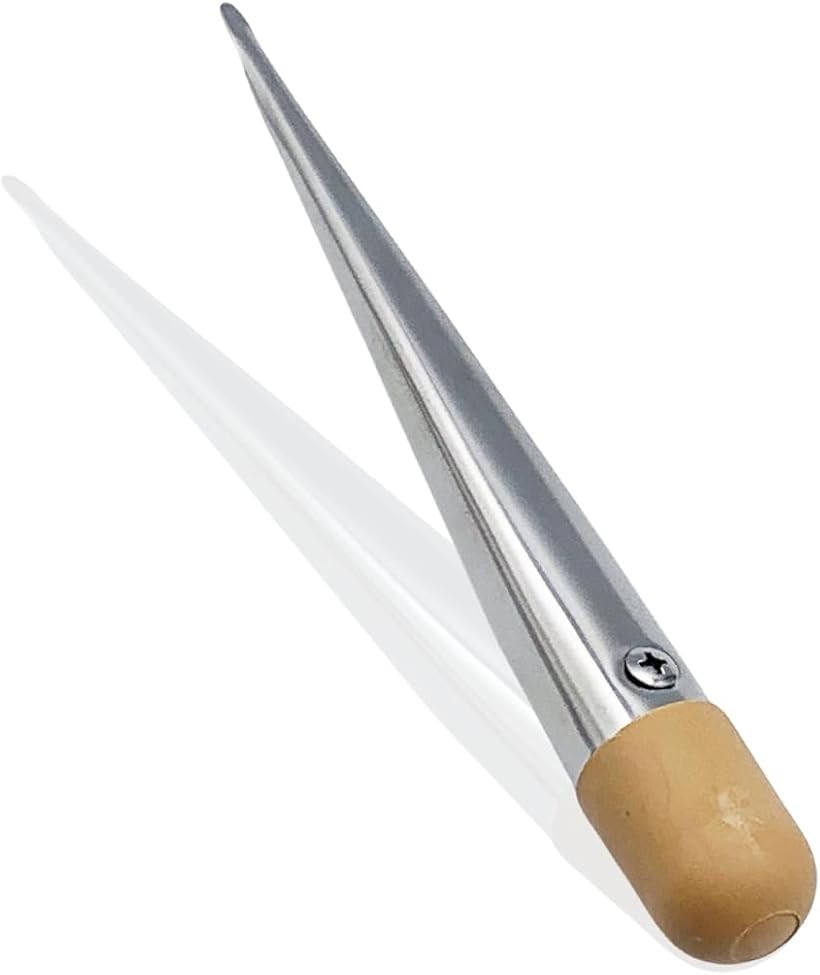 バリエーションコード : 2bukr5nxh4商品コード2bjvj2vpp6商品名マーリンスパイク 全長180mm ロープスプライシング スプライシング スプライス用ツール スパイキ ロープ通し 小ブランドFUSARIVERサイズ等全長18cm「材質」本体：ステンレス（SUS304）、取っ手：硬質プラスチック　サイズ：全長18cm　重量：40g安定性のある取っ手、本体のステンレスは錆びにくくお手入れも簡単です。※ 他ネットショップでも併売しているため、ご注文後に在庫切れとなる場合があります。予めご了承ください。※ 品薄または希少等の理由により、参考価格よりも高い価格で販売されている場合があります。ご注文の際には必ず販売価格をご確認ください。※ 沖縄県、離島または一部地域の場合、別途送料の負担をお願いする場合があります。予めご了承ください。※ お使いのモニタにより写真の色が実際の商品の色と異なる場合や、イメージに差異が生じることがあります。予めご了承ください。※ 商品の詳細（カラー・数量・サイズ 等）については、ページ内の商品説明をご確認のうえ、ご注文ください。※ モバイル版・スマホ版ページでは、お使いの端末によっては一部の情報が表示されないことがあります。すべての記載情報をご確認するには、PC版ページをご覧ください。持ちやすいプラスチックハンドル付きのスプライシングスパイクは効率的で様々なボートやヨットのロープワークに適用できます。ロープやラインのスプライシングを簡単かつ清潔に。これらは錆びにくいSUS304ステンレス鋼を滑らかな表面処理しており、ハンドルは安全な硬質プラスチックを採用しています。FUSARIVERの中空スプライシングスパイクは長寿命と強力な耐久性があり長期間愛用していただけます。