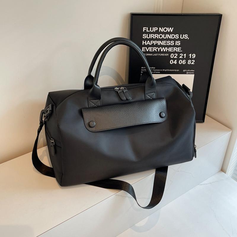 ヨガバッグ レディース スポーツジムバッグ 斜めがけ 大容量 軽量 防水 乾湿分離 旅行 出張 鞄 ブラッ..