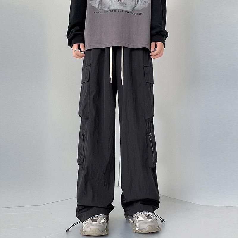 ワークパンツ メンズ 日本製 レトロ ワイド バギー カーゴパンツ ストレートパンツ イージーパンツ ポリエステル ブラック パープル カーキspecifications: ・スタイル: 韓国風 ・対象: 18-24歳 ・種類: ワークパンツ ・パンツタイプ: ストレート ・パンツ丈: フルレングス ・ウエスト: ミドルウエスト ・ベルト: なし ・前立て: ひも ・厚さ: 普通 ・柄: 無地 ・誤差範囲: 1-3cm ・対象: 若者 ・生地: 化学繊維混紡 ・主素材: ポリエステル 80% ・適用シーン: 日常 ・裾: ストレート ・ディテール: マルチポケット ・ストレッチ: ややあり ・素材: 綿 ・カラー: 紫、黒、ライトブラウン ・サイズ: M、L、XL、XXL ・カテゴリー: スポーツ ・対象年齢: 成人 ・対象性別: メンズ ・製品カテゴリ: カジュアルパンツ