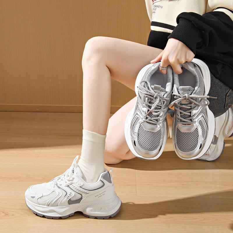 スニーカー レディース 厚底 運動靴 ランニングシューズ 学生 白 シルバー 軽量 通気性 スポーツ カジュアル 普段使い 3cm 4cm