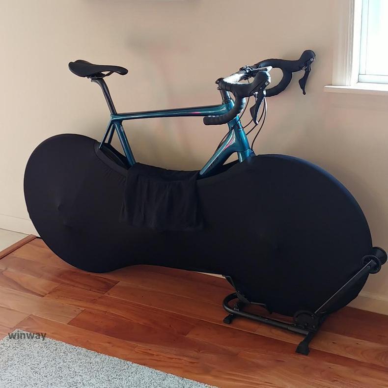 自転車の室内保管や車載などの輸送時に大径車用の自転車ホイールカバーです。ロードバイクやクロスバイク、マウンテンバイクなど様々なタイプの自転車に対応☆サイズについて画像をご参照ください。素材についてナイロン、ポリウレタンカラーについて生産ロットにより柄の出方や色の濃淡が異なる場合がございます。お使いのモニターや撮影時の光の加減などにより画像と実際の商品のカラーが異なる場合もございます。予告なしにカラーやデザインなどの変更がある場合もございます。● メーカー希望小売価格はメーカーカタログに基づいて掲載しています