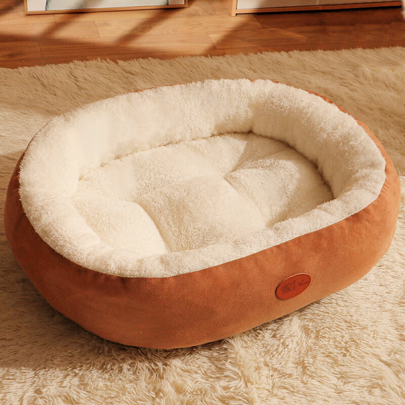この商品について 商品仕様：重量(約)：1.5kg。サイズ：60×60×18cm。適用対象：中小型犬、猫、小動物。ご注意：本商品は圧縮されて届くため、しわが寄っているかもしれませんが、使用の邪魔にはなりませんので、予めご了承下さい。ペットのサイズを測った上、ご使用にあったサイズのペットベッドを選択してください 高品質な素材：スエード+PP綿。弾力性抜群なPP綿をたっぷり充填したこのペットベッドは、分厚いため型崩れしにくいです。ふかふかして暖かいので、どんな季節でも気持ちよくスヤスヤ寝られます。表面に施された綿毛素材はとても柔らかく、肌触りも最高 洗練されたデザイン：可愛いドーナツ型のデザインがペットの体を丸く包まれ、安心感を与えてくれます。あごのせしやすいフチともちもちのクッションが癒しの寝心地。底部の表面には滑り止めのデザインがされているので、ペットがどんなに動いても滑りにくいのがメリット オールシーズンに使える：夏はクーラーなどの冷えや床冷え防止に、冬はお布団や毛布をプラスしてぬくぬくです。ほかほかな綿毛素材で、体を包み込むような暖かさを提供しております お手入れが簡単：洗濯機で丸洗いが可能です。ベッドの底部もファスナー付き、カバーを取り外して洗濯機で簡単に洗えます。シンプルなデザインは、見た目もかわいくてインテリアにも似合いますこの商品について 商品仕様：重量(約)：1.5kg。サイズ：60×60×18cm。適用対象：中小型犬、猫、小動物。ご注意：本商品は圧縮されて届くため、しわが寄っているかもしれませんが、使用の邪魔にはなりませんので、予めご了承下さい。ペットのサイズを測った上、ご使用にあったサイズのペットベッドを選択してください 高品質な素材：スエード+PP綿。弾力性抜群なPP綿をたっぷり充填したこのペットベッドは、分厚いため型崩れしにくいです。ふかふかして暖かいので、どんな季節でも気持ちよくスヤスヤ寝られます。表面に施された綿毛素材はとても柔らかく、肌触りも最高 洗練されたデザイン：可愛いドーナツ型のデザインがペットの体を丸く包まれ、安心感を与えてくれます。あごのせしやすいフチともちもちのクッションが癒しの寝心地。底部の表面には滑り止めのデザインがされているので、ペットがどんなに動いても滑りにくいのがメリット オールシーズンに使える：夏はクーラーなどの冷えや床冷え防止に、冬はお布団や毛布をプラスしてぬくぬくです。ほかほかな綿毛素材で、体を包み込むような暖かさを提供しております お手入れが簡単：洗濯機で丸洗いが可能です。ベッドの底部もファスナー付き、カバーを取り外して洗濯機で簡単に洗えます。シンプルなデザインは、見た目もかわいくてインテリアにも似合います