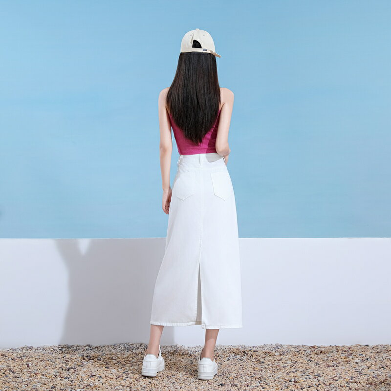 半身 レディース スカート ミドル丈 Aラインスカート デニムスカート ハイウエスト ホワイト テンセル デニムスカート スリット入り ポケット付き ゆったり 着痩せ シンプル エレガンス きれいめ スタイリッシュ 写真を撮る 普段着 通勤通学 大人 女性 デート 散歩する 旅行