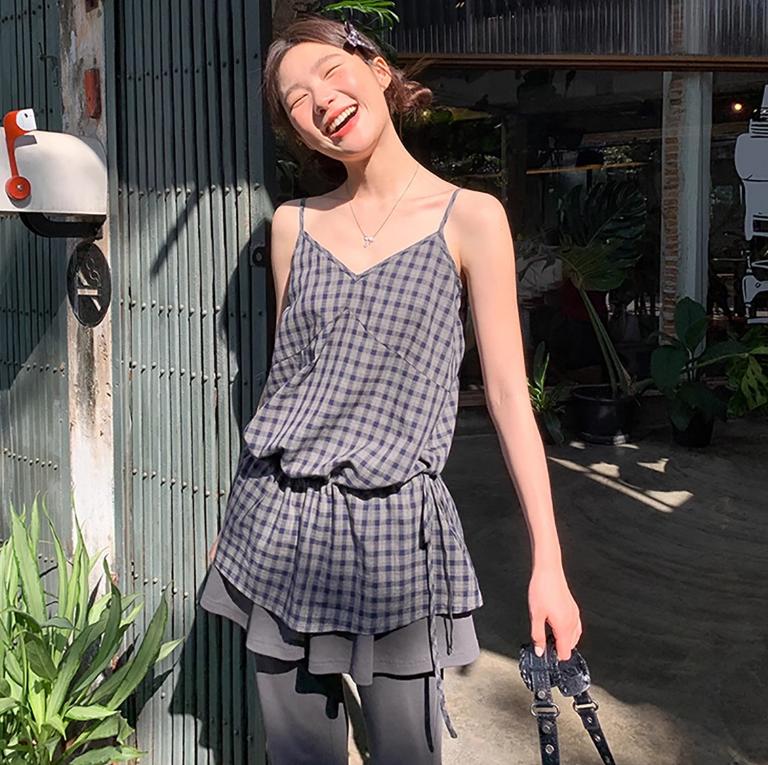 ブラトップ 吊りスカート キャミソール キャミワンピース レディース ジャンスカ キャミ レイヤード フェミニン グラマラス 着やせ フリル ゴムひも 大きめ ナチュラル カジュアル コーデ コーディネータ 着回し 重ね着 夏ワンピ チェックワンピ チェック カジュアル