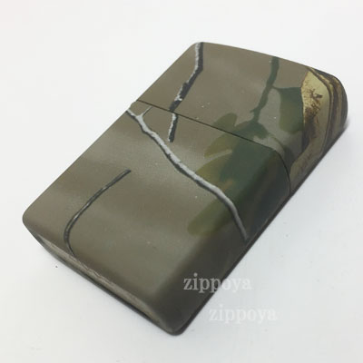 ■ 【ZIPPO（ジッポー）】 商品情報：(本体)縦53mm&times;横35mm&times;厚さ12mm ■ 彫刻サービスについてプラス1000円で内部のユニット（インナー）に文字をいれる事が出来ます！ご希望の方は「インナーに彫刻」する（＋1000円）をお選び下さい。彫刻する文字はご注文の最後の備考欄に記載して下さい！ ※金額はご注文後に当店で修正致します。彫刻の方は内容確認後、発送となります。 ■ ラッピングについて（無料）自分専用の方は→しない簡易ラッピング希望の方は→するオイルと石の付いた専用のギフトに入れてラッピングをご希望の方は→する＋ギフトボックスをお選び下さい！※ギフトボックスをお選びの方は、宅配便配送になります。金額はご注文後に当店で修正致します ギフト対応 【楽ギフ_包装選択】【YDKG-kj】