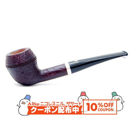 Barling バーリング NELSON ボウルは赤みがかったブラウンのサンドブラスト仕上げ。 銀細工師のベンジャミン・バーリングが設立したブランドらしく、すべてのステムにはスターリングシルバーのライオンの頭のマークが付いています。 Baring（イギリス） バーリング 銀細工師のベンジャミン・バーリングがメシャムパイプを銀細工で飾り始め、1812年にB.バーリング アンド サンズ社を設立。20世紀初頭にはブライヤーパイプを作り始めました。その後1970年に工場は閉鎖されたものの、2020年にKOPP社がブランドを復活させ、様々な仕上げ・クラシックな形状でバーリングパイプの伝統を引き継ぎました。 品名 Barling NELSON SA/RD 1817 フィルター 9mm 全長 約 148mm 火皿の深さ 約 37mm 火皿内径 約 18mm 重さ 約 47g 注意事項 ※天然の木を使用しているため、ヘコミや小さな穴がある場合がありますので予めご了承ください。これらによる返品・交換は承れません。気になる方は、店頭にてご確認の上、お買い求めください。 ※写真は一例です。お届けするパイプは写真と同一のものとは限りません。 ※撮影に使用しているパイプレストは商品に含まれません。 ※実店舗でも販売しているためSOLD OUT表記に時差が生じることがあります。 ※北海道・沖縄へのお届けは、送料の都合上「レターパック」でのお届けとなり、お届け時間のご指定はお受け出来ません。予めご了承ください。 ※ご利用のパソコン環境や商品撮影時の影響により、色・素材感が実物と異なる場合がございます。レビューを投稿頂いた方に最大300円OFFクーポンを差し上げます。レビュー投稿後、数時間程度で発行されます。