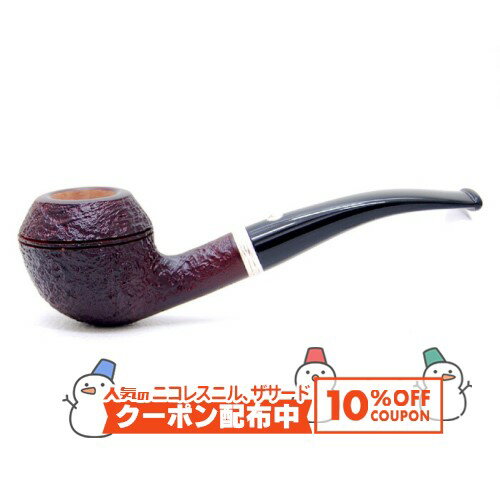 Barling バーリング NELSON ボウルは赤みがかったブラウンのサンドブラスト仕上げ。 銀細工師のベンジャミン・バーリングが設立したブランドらしく、すべてのステムにはスターリングシルバーのライオンの頭のマークが付いています。 Baring（イギリス） バーリング 銀細工師のベンジャミン・バーリングがメシャムパイプを銀細工で飾り始め、1812年にB.バーリング アンド サンズ社を設立。20世紀初頭にはブライヤーパイプを作り始めました。その後1970年に工場は閉鎖されたものの、2020年にKOPP社がブランドを復活させ、様々な仕上げ・クラシックな形状でバーリングパイプの伝統を引き継ぎました。 品名 Barling NELSON SA/RD 1819 フィルター 9mm 全長 約 143mm 火皿の深さ 約 33mm 火皿内径 約 19mm 重さ 約 48g 注意事項 ※天然の木を使用しているため、ヘコミや小さな穴がある場合がありますので予めご了承ください。これらによる返品・交換は承れません。気になる方は、店頭にてご確認の上、お買い求めください。 ※写真は一例です。お届けするパイプは写真と同一のものとは限りません。 ※撮影に使用しているパイプレストは商品に含まれません。 ※実店舗でも販売しているためSOLD OUT表記に時差が生じることがあります。 ※北海道・沖縄へのお届けは、送料の都合上「レターパック」でのお届けとなり、お届け時間のご指定はお受け出来ません。予めご了承ください。 ※ご利用のパソコン環境や商品撮影時の影響により、色・素材感が実物と異なる場合がございます。レビューを投稿頂いた方に最大300円OFFクーポンを差し上げます。レビュー投稿後、数時間程度で発行されます。