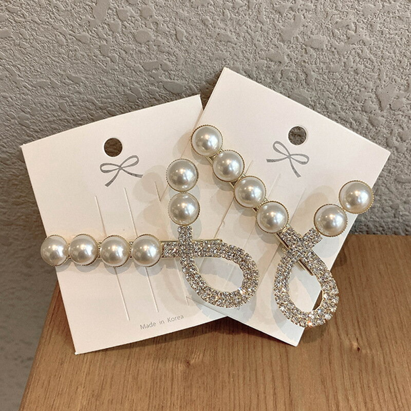 ＊素材：合金、人造パ−ル、プラスチック ＊幅広い用途：ヘアバレッタクリップセットは、パーティー、式典、誕生日、卒業、記念日、スポーツで使用できます。 また、友人、家族、同僚への贈り物としても最適です。 ＊ご注意：お使いのモニターや撮影時の光の加減などによ り画像と実際の商品のカラーが若干異なる場合もございます。ご了承くださいませ。
