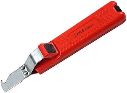 ワイヤーストリッパーです。 英語パッケージです。 通常の丸ケーブルの直径8.0-28.00mmに適しています。 先端に自動調整の刃、フック付き刃を装備。 自動調整の刃は末端のネジで切削深さを調整できます。 自動調整の刃は、丸めまたは垂直切断に適用されます。 耐衝撃性プラスチック製のボディのクランプを使用します。 クランプ位置は、複合材料を使用し、安全と堅牢性を確保。 内容: 本体x1 モニターにより若干の色の違いがございます。 製品性能向上のため、予告なく仕様変更する場合が御座います。 説明には万全を期してますが、万一商品と相違があるときは、商品を優先とさせて頂きます。