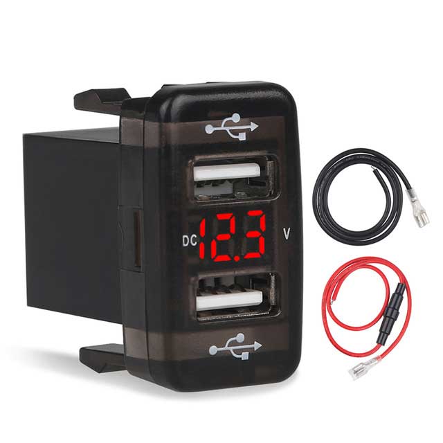 赤 トヨタ TYPE-B 5V 2.1A 2口 USB アダプター ソケット 車 充電器 急速充電 スマートフォン タブレット 電話 12-24V LED 電圧計 TOYOTA デュアル 2ポート カーチャージャー GPS 12-24V