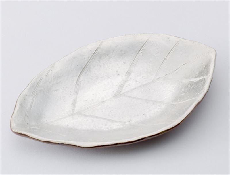 Oval Dishes - 【美濃焼】窯元蔵珍窯　銀彩木ノ葉　銘々皿