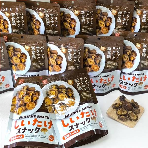 [ 愛記屋 ] しいたけ スナック ホールタイプ おやつ 65g 15袋セット 旨味 ミックス プレーン おつまみ 野菜 チップス 低温 バキュームフライ製法 (15袋入り, 旨味ミックス)