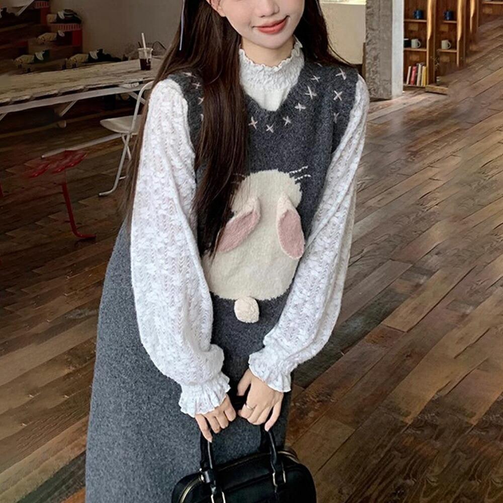 ふんわりウールのうさぎ柄ワンピース 秋冬春の着回しスタイル ゆったりシルエットで体型カバー トレンド感あるノースリーブデザイン 着心地抜群のニット素材 膝丈ロングで上品に