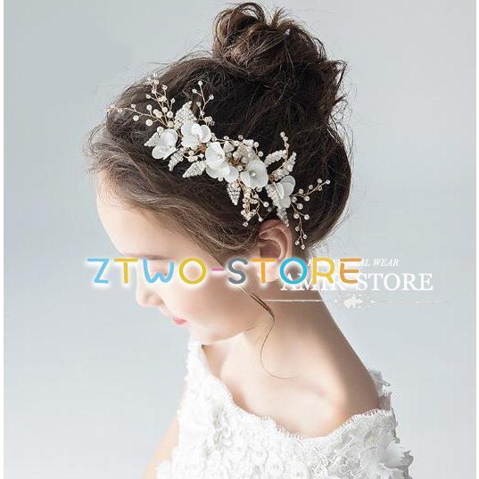 ※商品コード：toy0057※商品説明：子供 ヘアアクセサリー 結婚式 発表会　フラワークリップ 花 ヘッドドレス フォーマル 髪飾り ドレス小物 七五三 パーティー　フラワーガール エレガントなデザインは発表会、結婚式、パーティーと幅広いシーンで長く愛用していただけます。お気に入りのドレスが決まったら、髪も可愛く飾ってあげてくださいね。※素材：ポリエステル、スチール※カラー：写真通り※サイズ：フリーサイズ※注意点：※モニターにより色の見え方が実際の商品と多少異なることがございます。あらかじめご了承くださいませ。※商品生地、色合い、装飾部品の色やデザインなど、生産時期によって、差異が生じます。そのため、同じ商品を複数点ご購入の場合、場合によって色、コサージュのデザイン等差異がでる場合がございます。ご了承ください。※ご購入前に、【サイズ】・【カラー】・【価格】・【数量】・【お客様情報】等、ご注文内容にお間違いがないか必ずご確認ください。