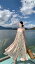 サマードレス リゾート ワンピ ビーチ ドレス 優しい 光沢 ある サテン プリント ドレス 旅行 写真 撮影 バックレス サスペンダー シンプル ワンピース