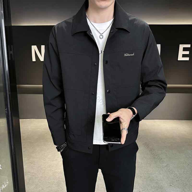 ・カテゴリ: ジャケット・性別: メンズ・スタイル: ストリートカジュアル・シーン: カジュアル・主な素材: ポリエステル100%・裏地: ポリエステル100%・機能: 耐摩耗、防風、高色堅牢度・柄: 無地・ネックライン: 襟付き・袖丈: 長袖・袖の形: レギュラー・前合わせ: シングルボタン・ポケット: サイドシームポケット・裾: ストレート・デザイン: ロゴ刺繍・加工: ノーアイロン・着用スタイル: アウター・フィット感: レギュラー・着丈: 約50cm〜65cm・カラー展開: ブラック、カーキ・サイズ展開: M、L、XL、XXL、XXXL、XXXXL 指定された配送時間は承っておりません。【ZUISHIN】