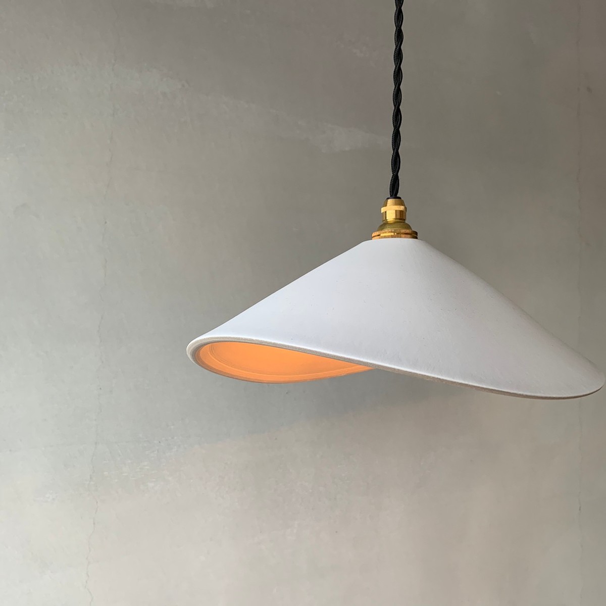 【5/9 20時からマラソン限定★200円OFFクーポン配布】3RD CERAMICSLamp Shade White照明 ペンダントライト ペンダントランプランプ 灯り 陶器 ホワイト 笠型 カーブ