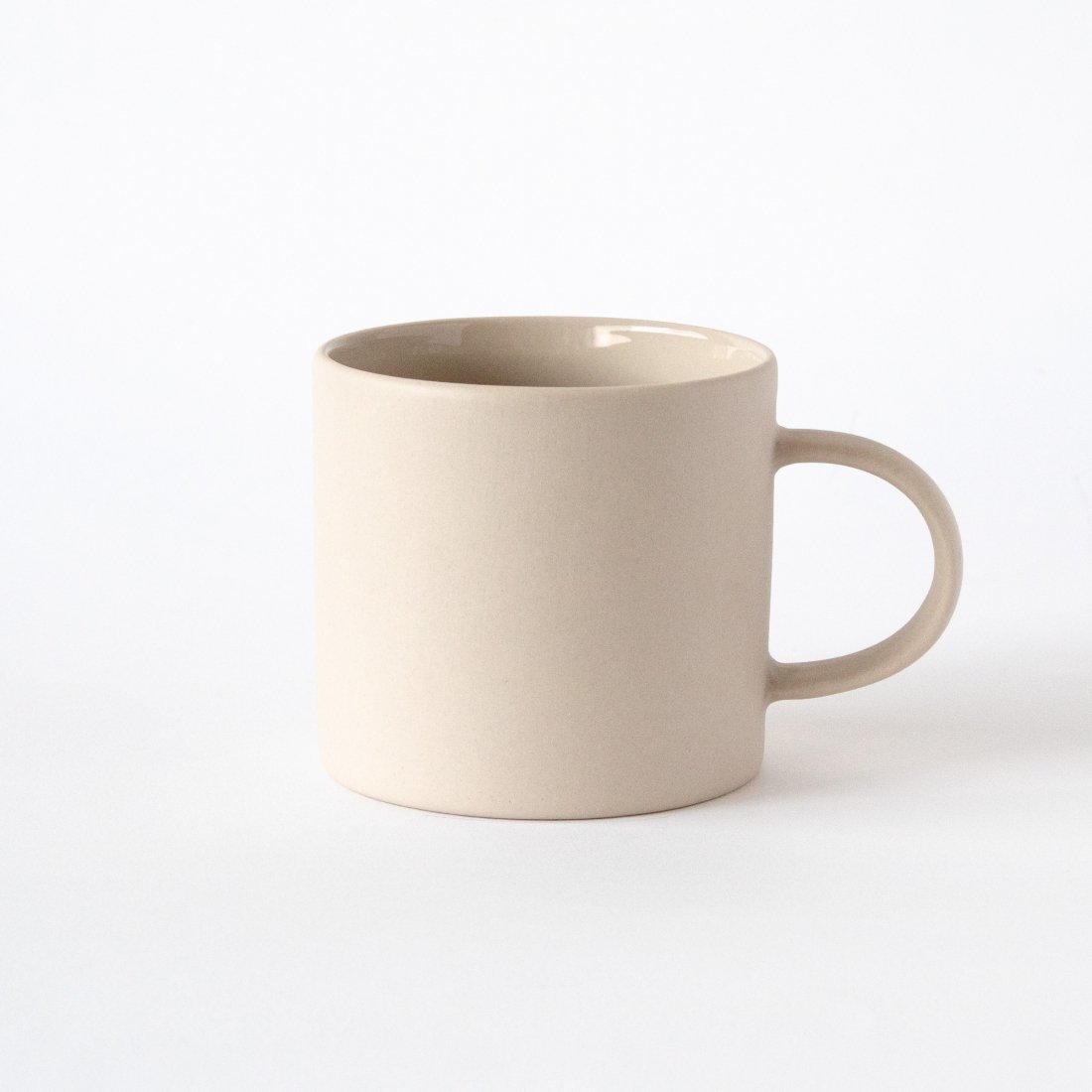 MOHEIM STONEWARE MUG 250／サンドホワイト ベージュ コップ マグ マグカップ ギフト 御祝い 器 陶磁器 2406SS 