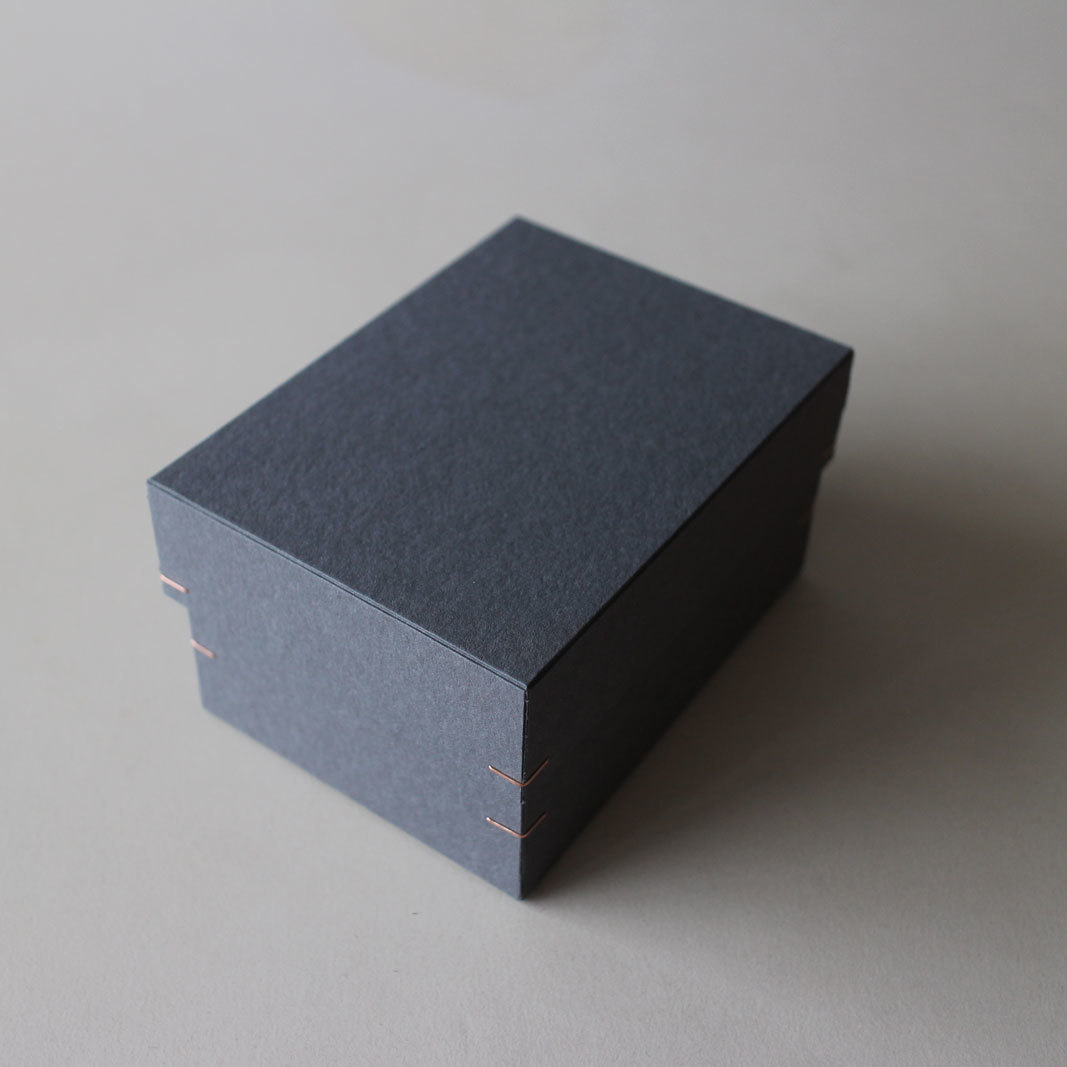 イロイロコハコ / 有限会社 尾崎紙器 zuiunオリジナル角留め箱(小) グレー日本製 手仕事 BOX 小物入れ ギフト プレゼント