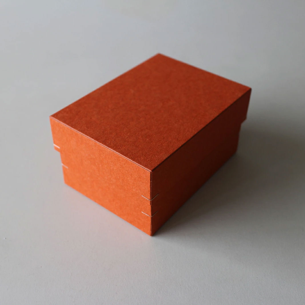 イロイロコハコ / 有限会社 尾崎紙器 zuiunオリジナル角留め箱(小) オレンジ日本製 手仕事 BOX 小物入れ ギフト プレゼント