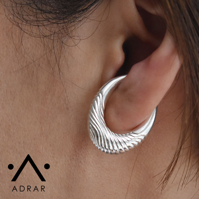 【待望の最新作】≪ADRAR≫ アドラル ボーダー ぷっくり 馬蹄 ホースシュー モチーフ シルバー フープ イヤーカフ ネイティブジュエリー EGG EarCuff (Silver) レディース ギフト ラッピング