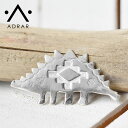 【待望の最新作】≪ADRAR≫ アドラル ステゴサウルス 恐竜 デザイン シルバー ブローチ ピン ネイティブ Stegosaurus Pin (Silver) レディース ギフト ラッピング