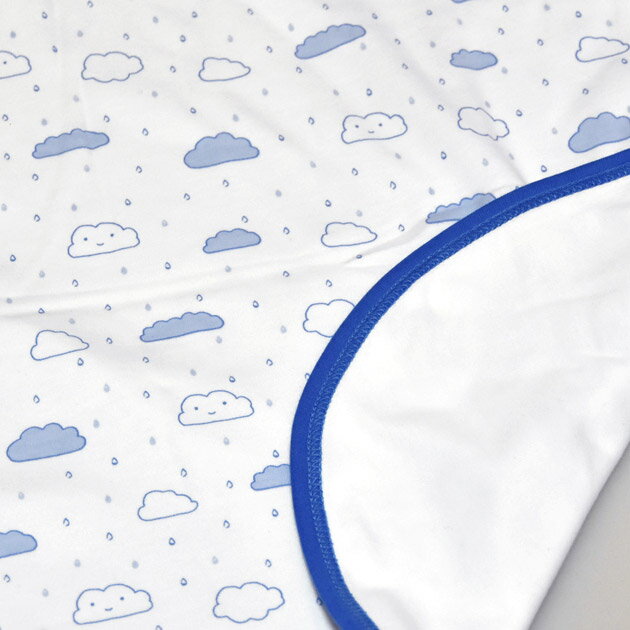≪baby noomie≫ ベビー ヌーミー ブルー 雲 プリント 白 ホワイト ブランケット ひざ掛け おくるみ コットン 綿 お昼寝 タオル ベビーカー 日よけ チャイルドシート 子供 キッズ