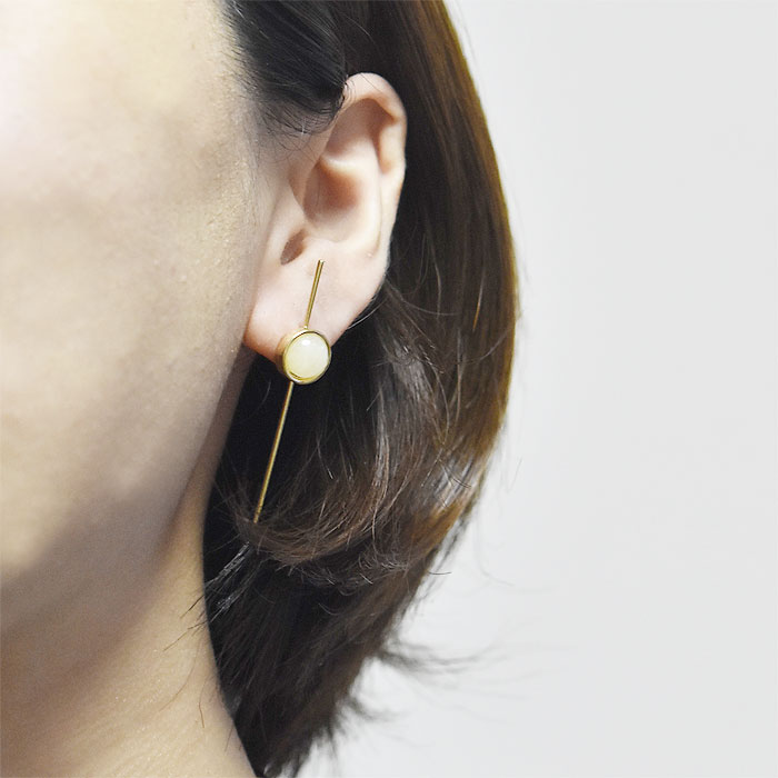 ≪Charged Jewelry≫ チャージド・ジュエリー大粒 天然石 シトリン ロングバー スタッズピアス Gemstone Long Earrings (Citrine)【レディース】