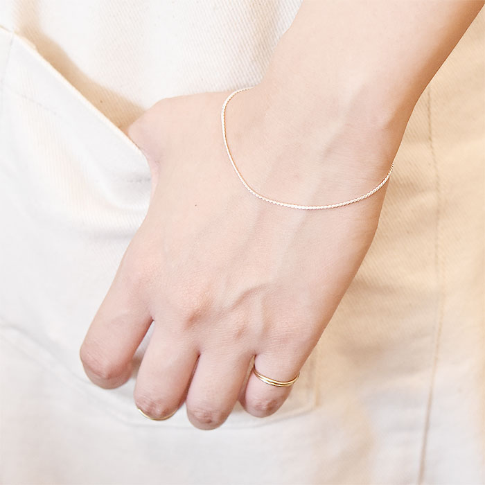 【待望の最新作】≪MC STUDIO≫ エムシースタジオ華奢 細め スネーク チェーン シルバー ブレスレット SV925 Snake Chain Bracelet (Silver)【レディース】【新宿伊勢丹ポップアップ】