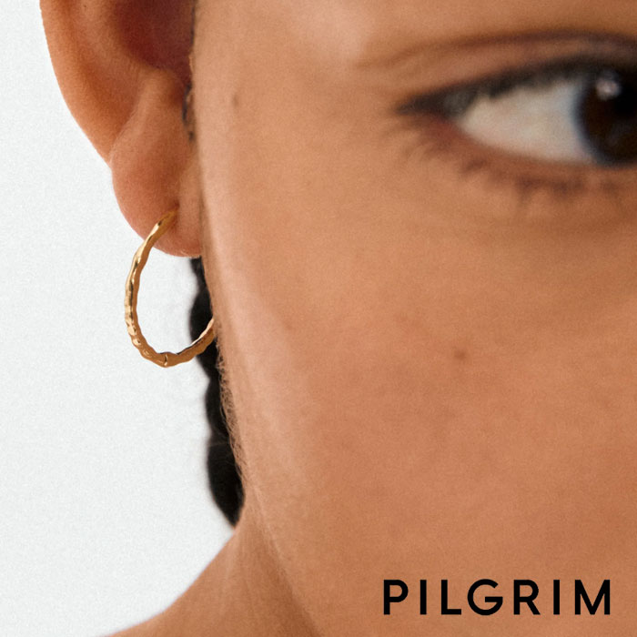 【待望の最新作】≪PILGRIM≫ ピルグリム ハンマードウェーブ フープ ピアス 中折れ ゴールド Between Earrings (Gold) レディース ギフト ラッピング