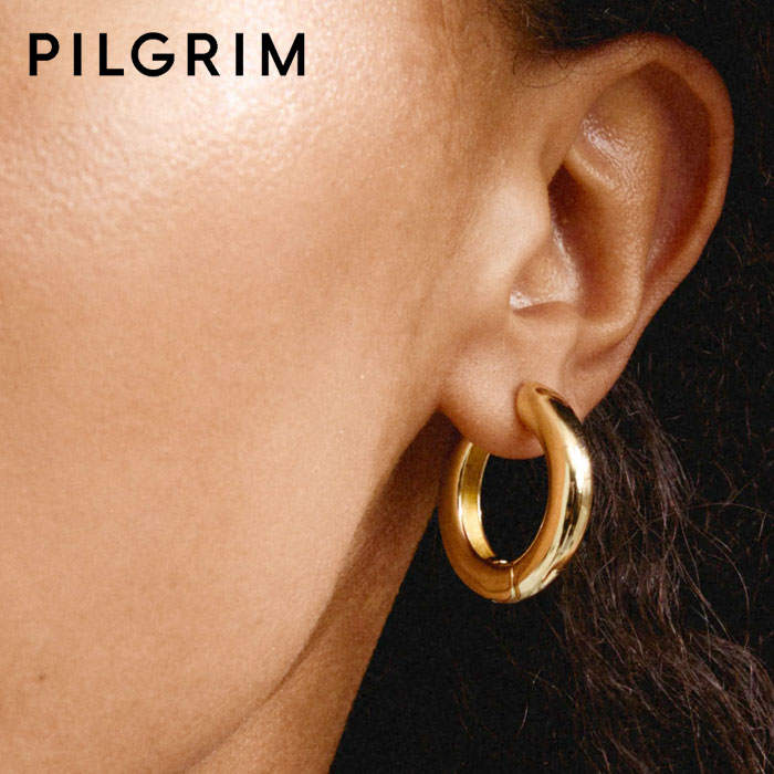 【待望の最新作】≪PILGRIM≫ ピルグリム ぷっくり ボリューム 幅広 フープ ピアス 中折れ ワンタッチ ゴールド MARLO Earrings (Gold) レディース ギフト ラッピング