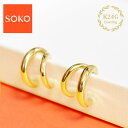 【待望の最新作】≪SOKO≫ ソコ プレート ライン 模様 ゴールド フープ ピアス JUA CAPSULE Hoop Earrings (Gold) レディース ギフト ラッピング