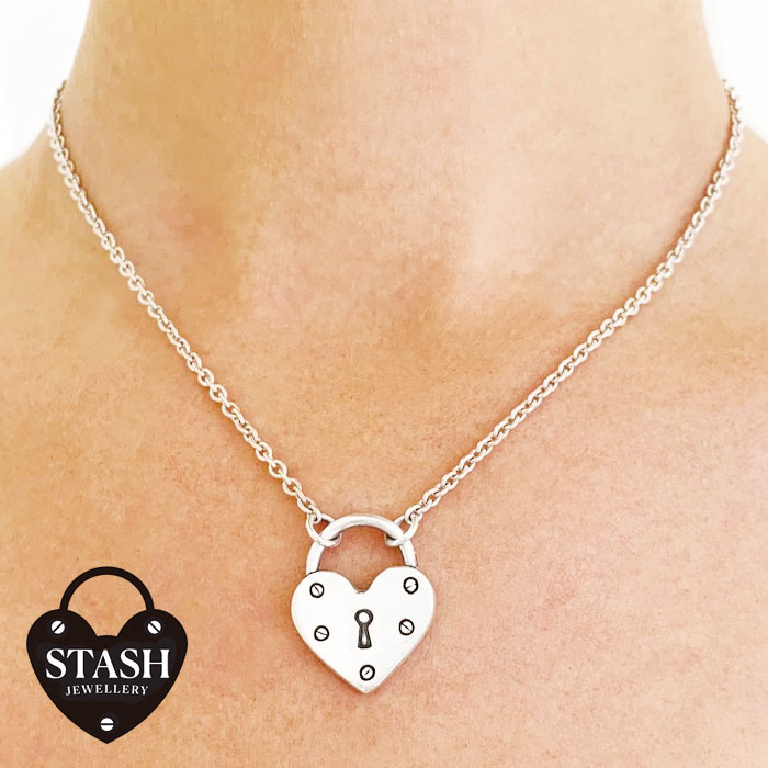 Rakuten - 【待望の最新作】≪STASH JEWELLERY≫ スタッシュジュエリー 手彫り ハート 錠前 カギ 南京錠 シルバー ネックレス ラッキーモチーフ SV925 Heart lock Necklace (Silver) レディース ギフト ラッピング