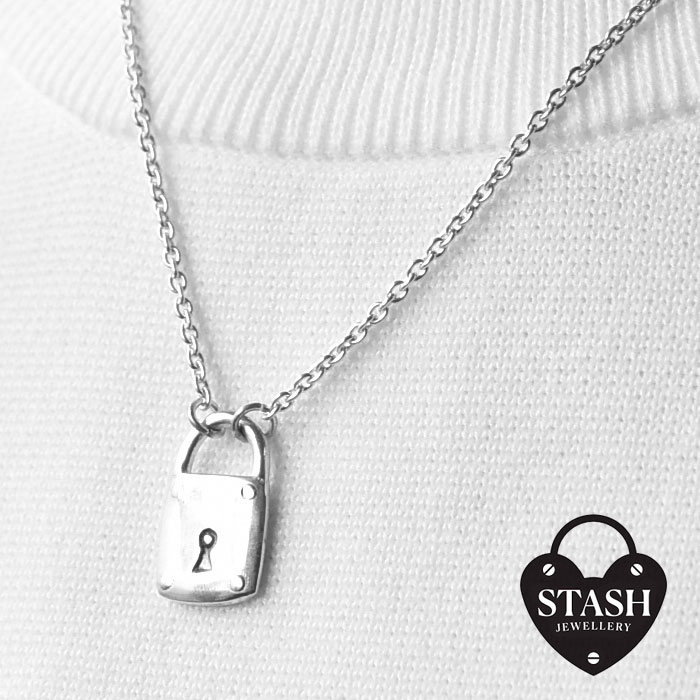 Rakuten - 【待望の最新作】≪STASH JEWELLERY≫ スタッシュジュエリー 手彫り ホースシュー 馬蹄 シルバー ネックレス ラッキーモチーフ SV925 Sid Padlock Necklace (Silver) レディース ギフト ラッピング