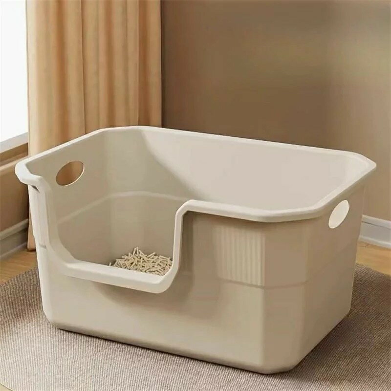 【余裕のあるトイレスペース】M：42x29x18cm 　　L：50x35x22cm　様々な猫種に対応できる2サイズ。 【多頭猫のトイレ】大きな猫や肥満猫にもゆったり利用できる大型の猫用トイレです。複数の猫が一緒に使用することもできます。 【砂の飛び散りを防止】十分な深さで砂の飛び散り対策もバッチリ！入り口部分はフチが低くなっているので出入りがしやすくなっています。 【お掃除らくちん・一体成型】 一体成形型で継ぎ目やパーツがなく、丸洗いが可能でお手入れもラクラク。 【取手付き】両側に取手があり、移動が簡単です。底部には滑り止め機能付きで、勝手に動かないです。 【高品質】厚みのある選り抜き素材を使用し、耐久性があり変形しません。