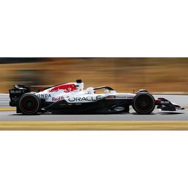 スパーク 1/18 Red Bull Racing RB21 No.1 Oracle Winner Japanese GP 2025 With Pit Board ミニカーの画像